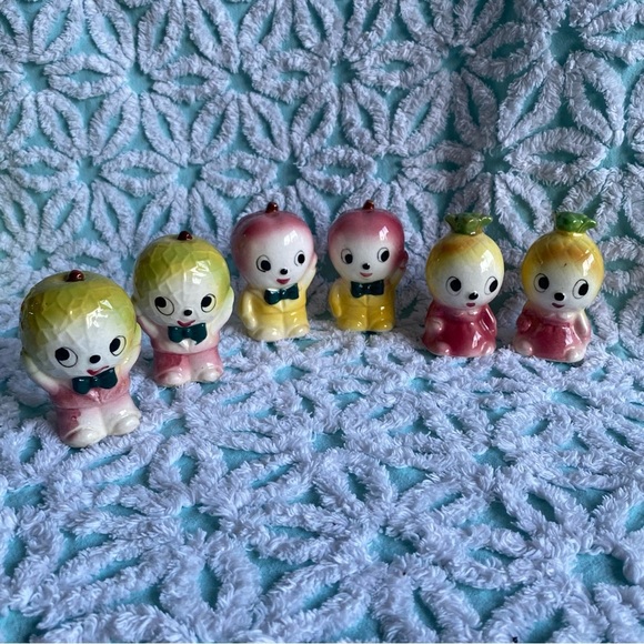 Vintage Anthropomorphic Salt & Pepper shakers 3 sets ! Fruits with faces kitschy - Picture 2 of 13